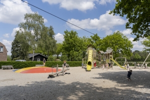 Mooie speeltoestellen op Camping Breehees Volop vertier mogelijk op camping Breehees in Noord-Brabant
